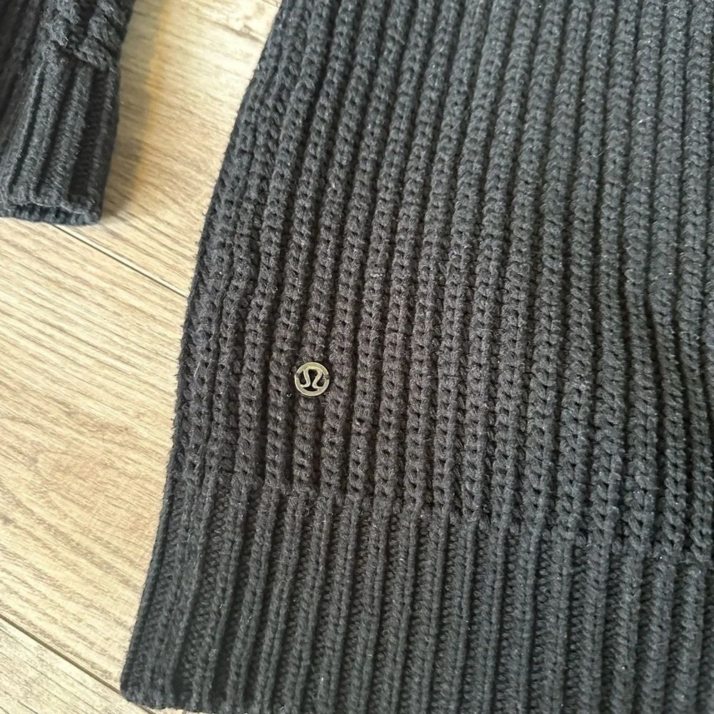 Lululemon Athletica Bring The Cozy Turtleneck Sweater in Black
